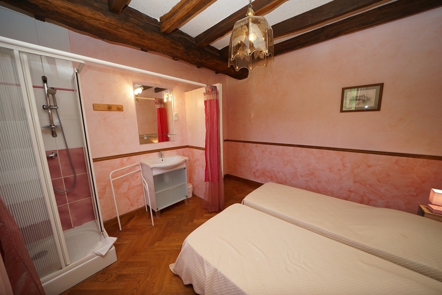 chambre avec salle de bains