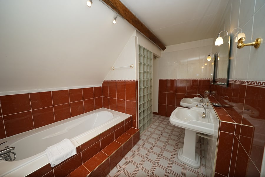 salle de bain chambre baldaquin